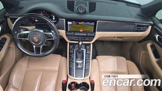 Porsche Macan 2021 — ფოტო 31/34