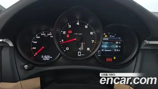 Porsche Macan 2021 — ფოტო 4/34