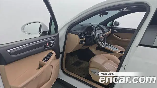 Porsche Macan 2021 — ფოტო 3/34