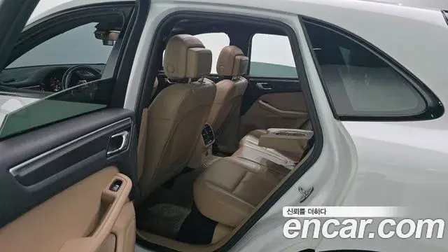 Porsche Macan 2021 — ფოტო 27/34