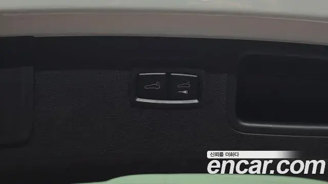Porsche Macan 2021 — ფოტო 26/34