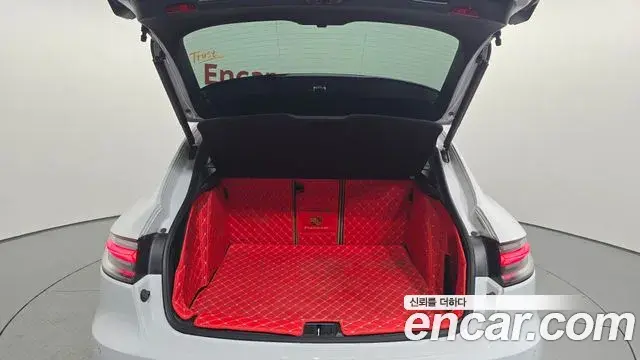 Porsche Macan 2021 — ფოტო 29/34