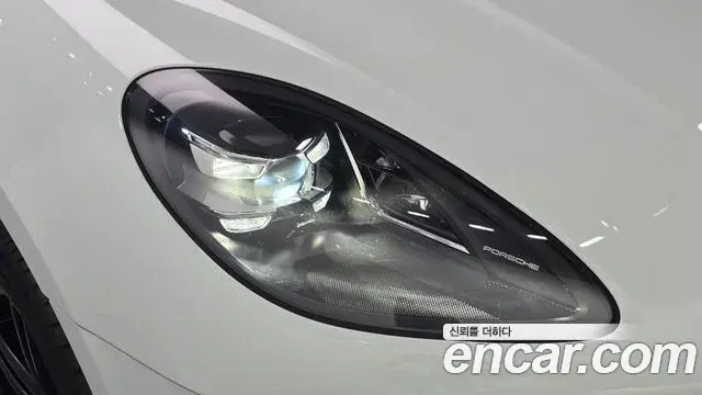 Porsche Macan 2021 — ფოტო 28/34