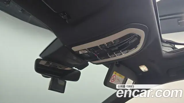 Porsche Macan 2021 — ფოტო 1/34