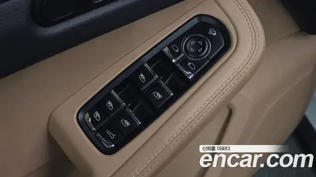 Porsche Macan 2021 — ფოტო 11/34