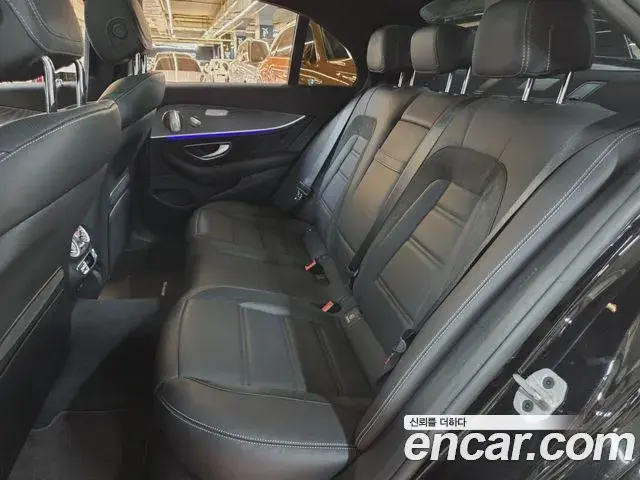 Mercedes-Benz E-Class 2023 — Фото 16/20