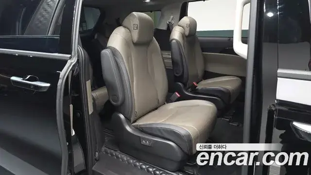 Kia Carnival 2023 — Фото 11/20