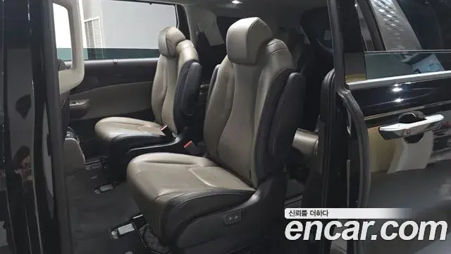 Kia Carnival 2023 — Фото 12/20