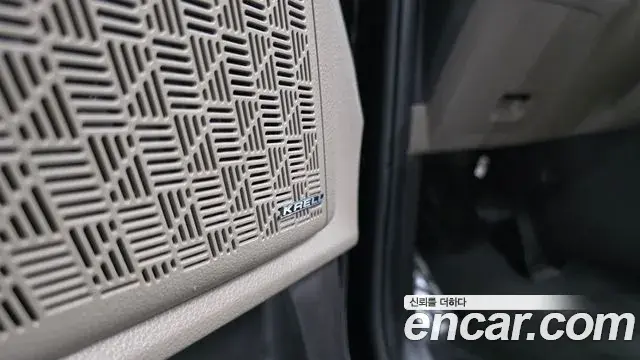 Kia Carnival 2023 — Фото 18/20