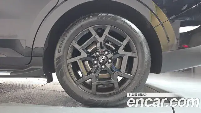 Kia Carnival 2023 — Photo 47/48