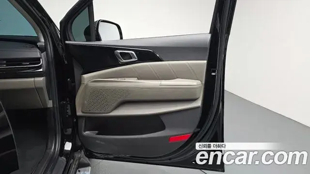 Kia Carnival 2023 — Photo 32/48