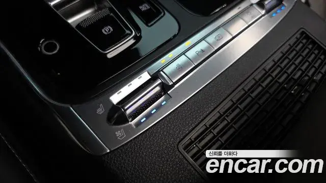 Kia Carnival 2023 — Photo 18/48