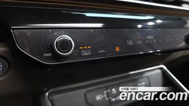 Kia Carnival 2023 — Photo 6/48