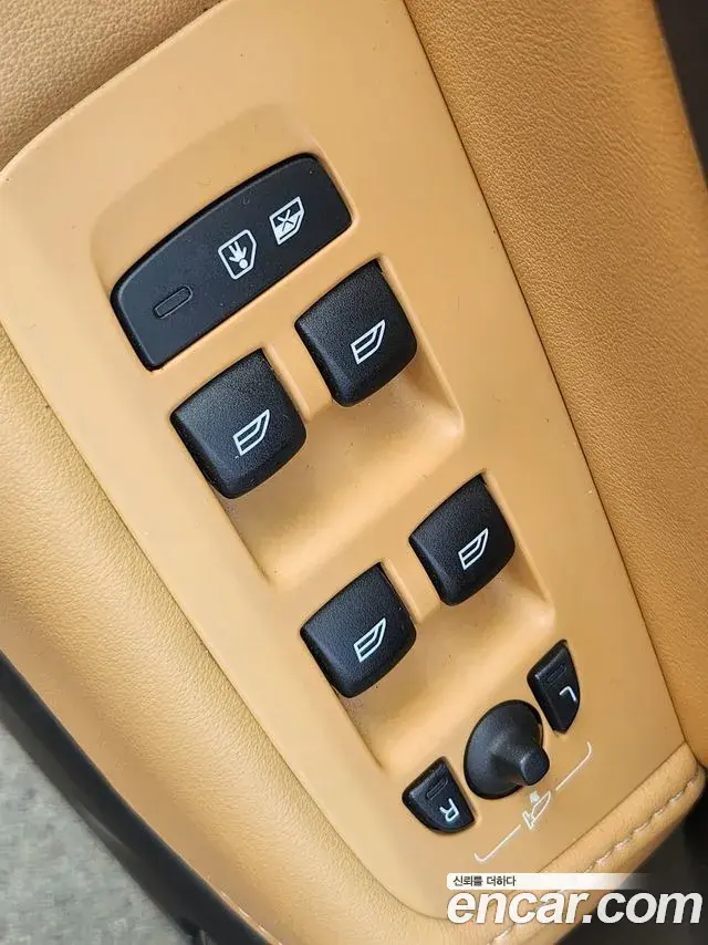 Volvo XC60 2020 — Фото 8/15