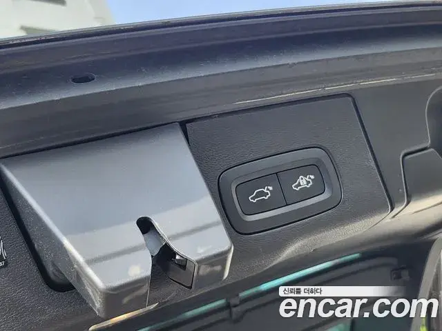 Volvo XC60 2020 — Фото 14/15