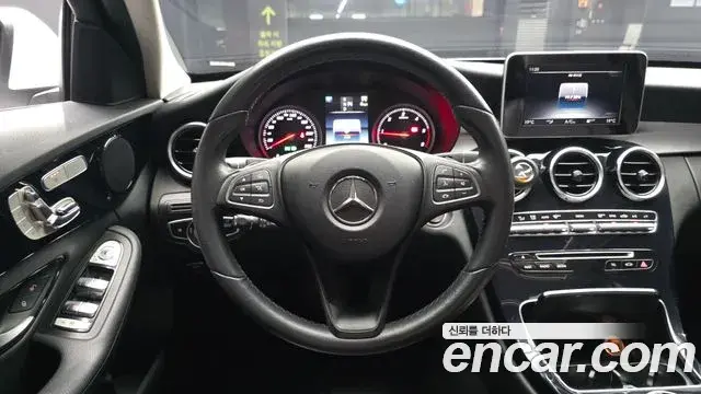 Mercedes-Benz C-Class 2018 — Фото 13/20