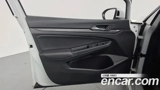 Volkswagen Golf 2024 — Photo 8/39