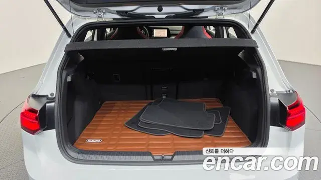 Volkswagen Golf 2024 — Photo 24/39