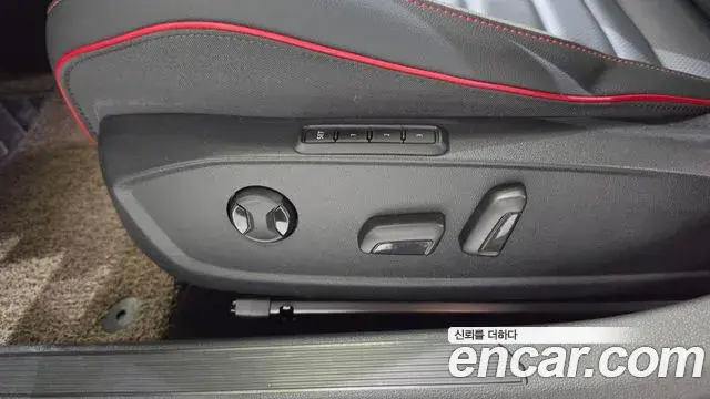 Volkswagen Golf 2024 — Photo 38/39