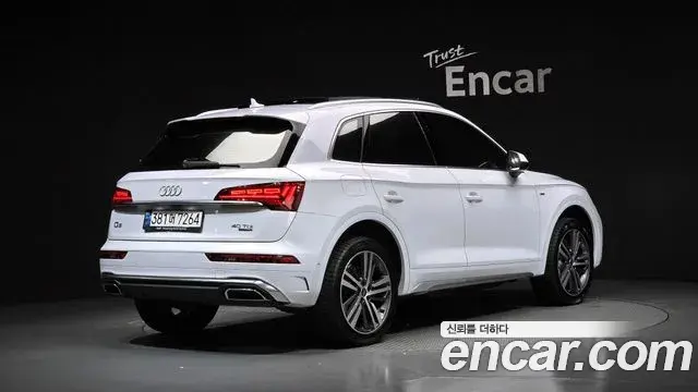 Audi Q5 2022 — Фото 2/20