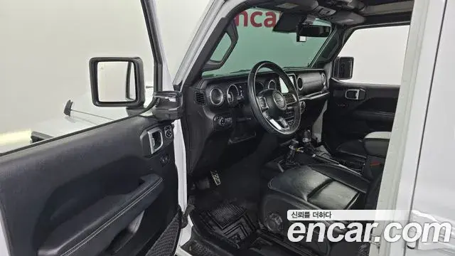 Jeep Wrangler 2019 — Фото 10/20