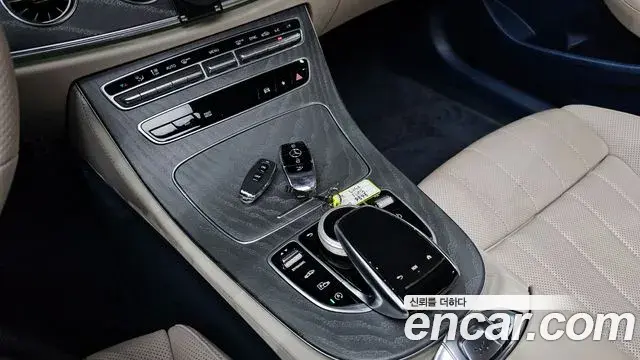 Mercedes-Benz E-Class 2021 — Фото 18/20