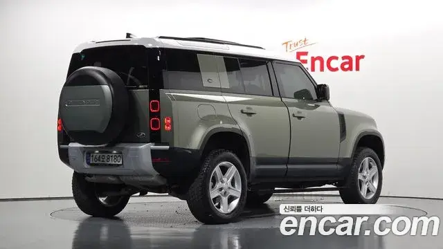 Land Rover Defender 2022 — Фото 2/20
