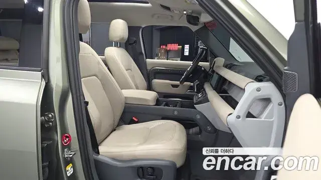 Land Rover Defender 2022 — Фото 11/20