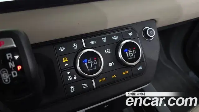 Land Rover Defender 2022 — Фото 18/20