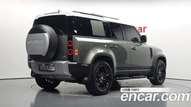 Land Rover Defender 2021 — Фото 2/20