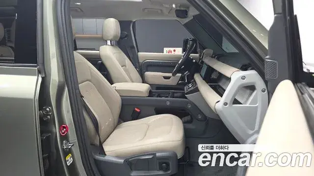 Land Rover Defender 2021 — Фото 11/20