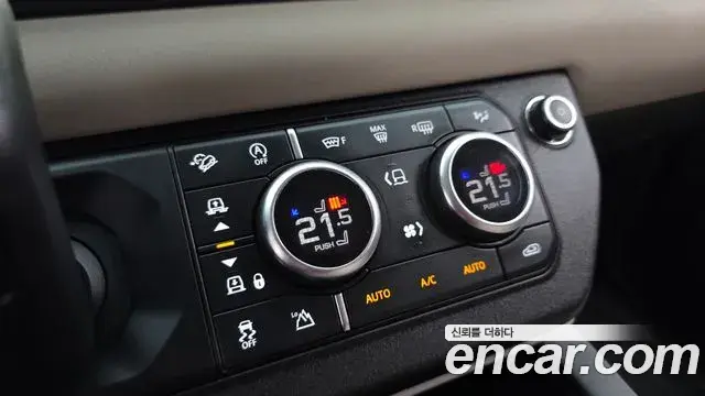 Land Rover Defender 2021 — Фото 17/20