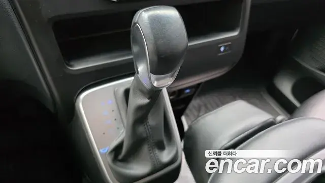 Hyundai Staria 2022 — Фото 8/17