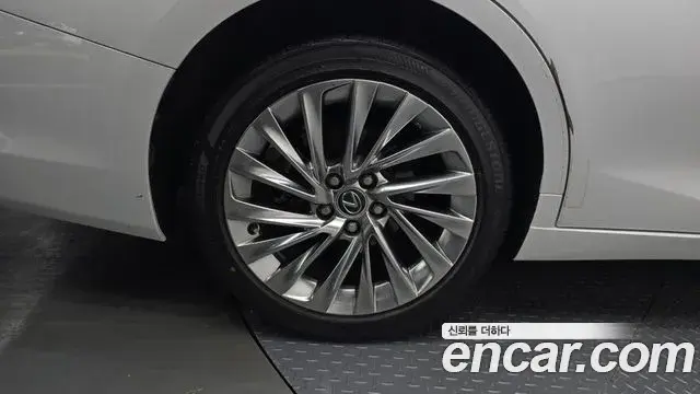 Lexus ES300h 2022 — Photo 8/32