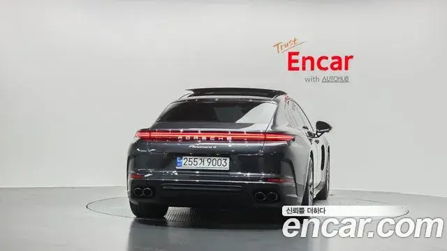 Porsche Panamera 2024 — ფოტო 27/35