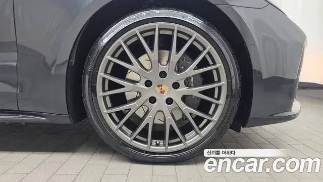 Porsche Panamera 2024 — ფოტო 20/35