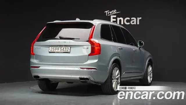 Volvo XC90 2018 — Фото 2/20