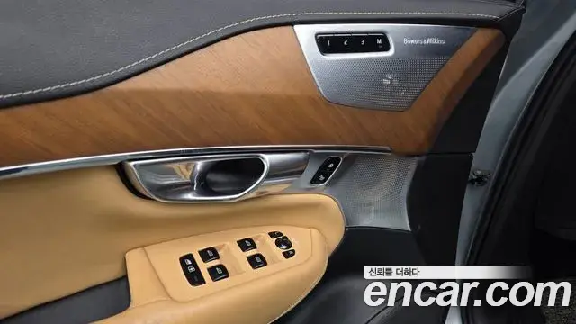 Volvo XC90 2018 — Фото 19/20