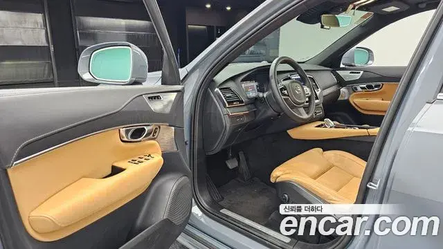 Volvo XC90 2023 — Фото 10/20