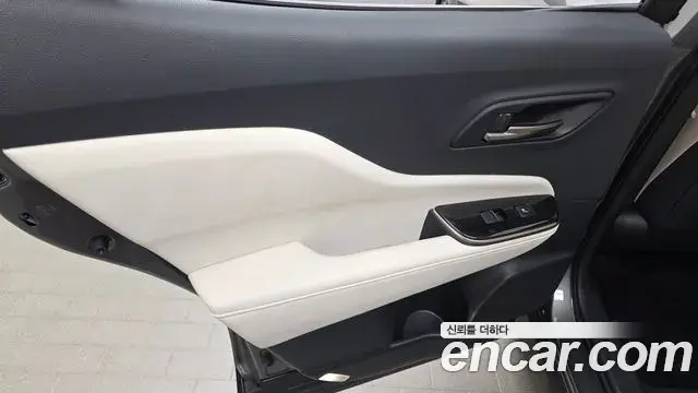 Toyota Crown Crossover 2024 — Photo 12/33