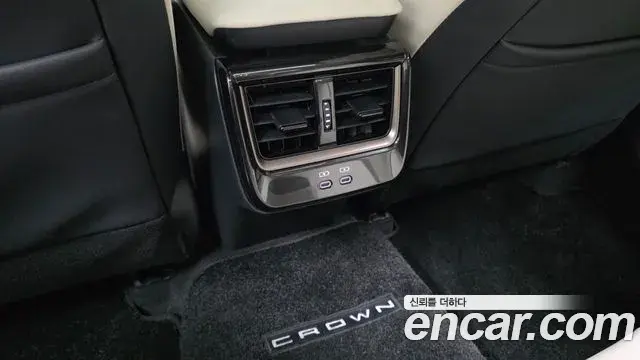 Toyota Crown Crossover 2024 — Photo 31/33