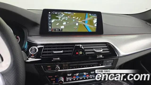 BMW 5 Series 2018 — Фото 12/20