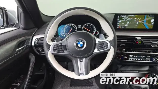 BMW 5 Series 2018 — Фото 13/20