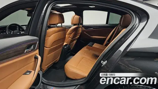 BMW 5 Series 2020 — Фото 12/20