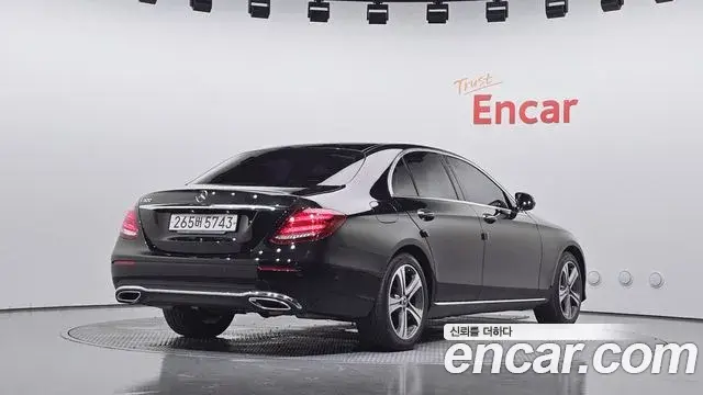Mercedes-Benz E-Class 2019 — Фото 2/20