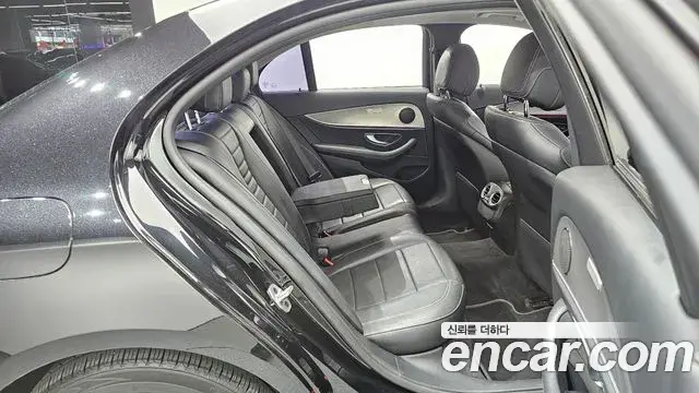Mercedes-Benz E-Class 2019 — Фото 12/20