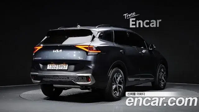 Kia Sportage 2023 — Фото 2/20