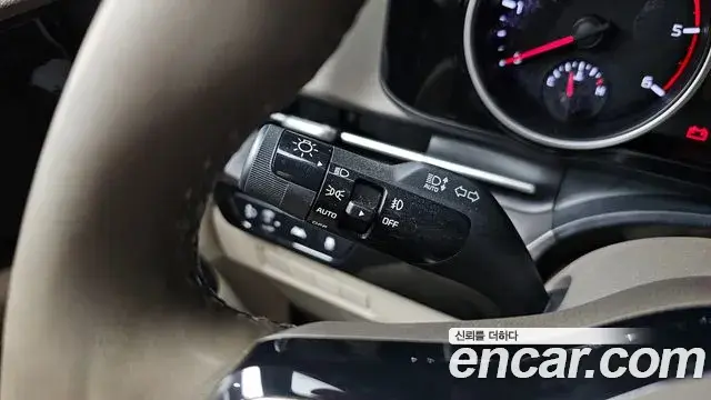 Kia Carnival 2021 — Фото 17/20