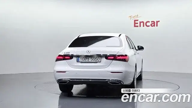 Mercedes-Benz E-Class 2020 — Фото 4/20