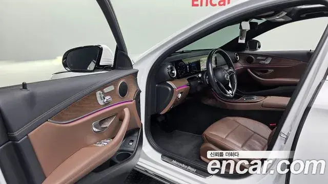 Mercedes-Benz E-Class 2020 — Фото 10/20
